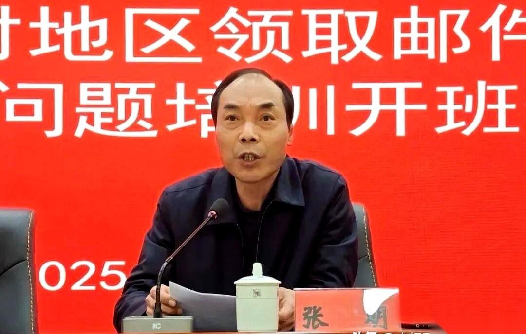 南通通州交通局的一把手，张明，出事了。
就在今年，他才刚被调回这个位置。整个通州