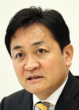 我估计等到他上台，他也不会道歉。假如一件事原本是应该要道歉的，但是如果70%的人