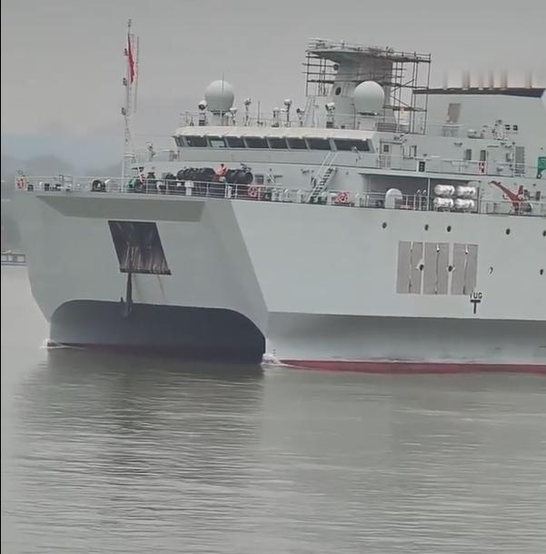 这么看的话，这平台水声船个头还不小啊……敢问，船尾那些家伙什都是用来抓龙虾的吧[