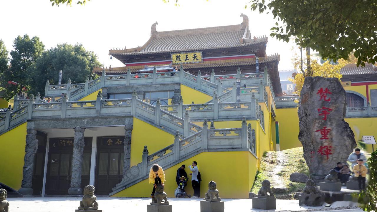 南京方山定林寺距今约1500多年，是“金陵四十八景”之一 。历史上有上定林寺和下