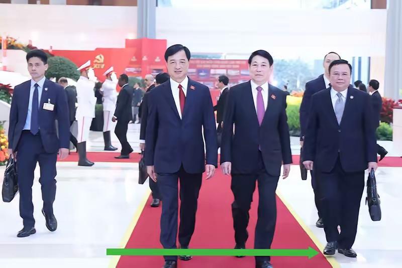 阮维玉有点过了！

阮维玉和梁强一起去开越南大会，竟然走在梁强前面！

要知道梁