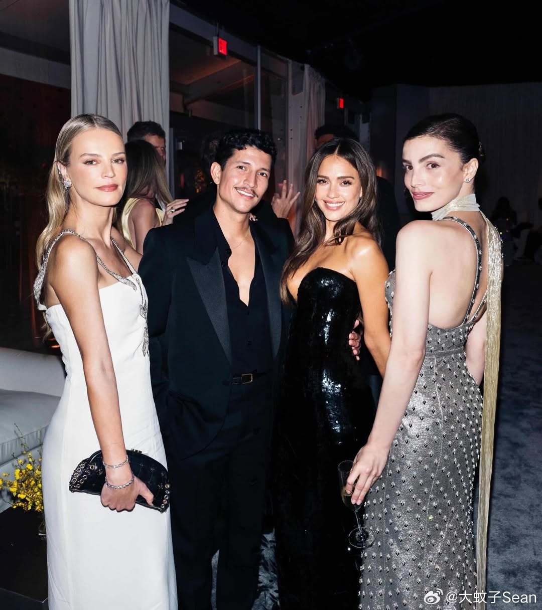 Jessica alba杰西卡阿尔芭和男友Danny Ramirez在《名利场》