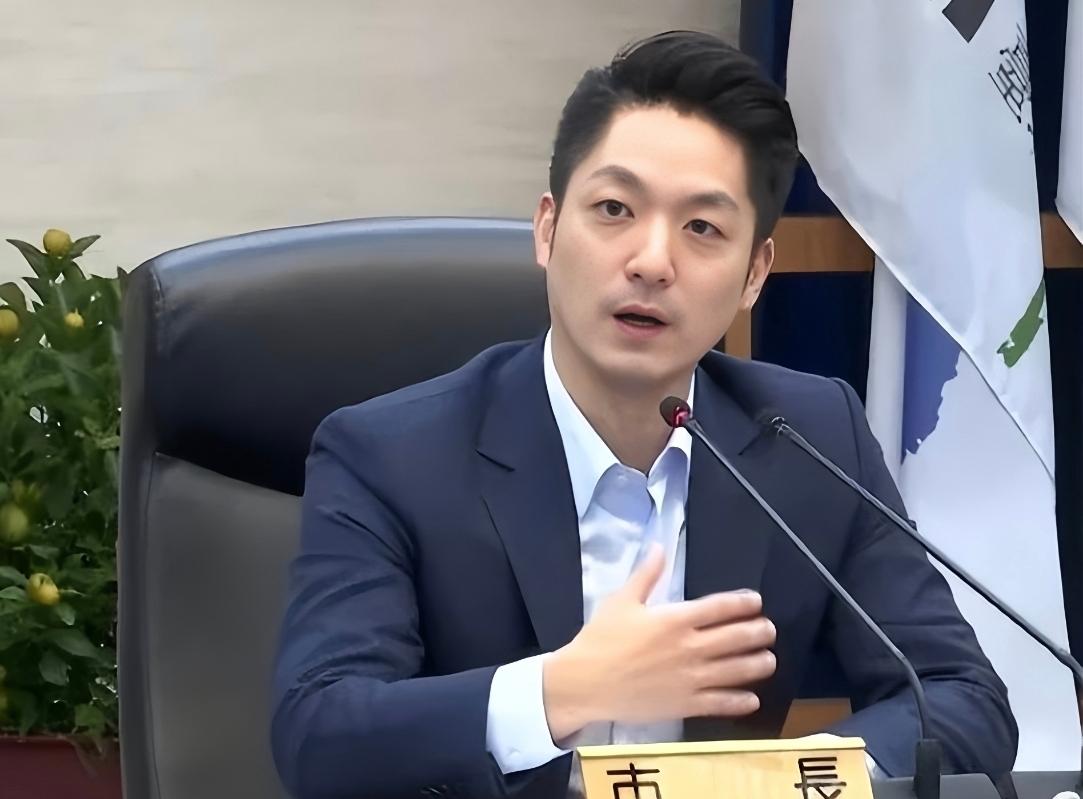 “你连中国人都不认，凭啥张罗把两蒋灵柩迁回大陆？” 记者一句话，蒋万安当场愣住。