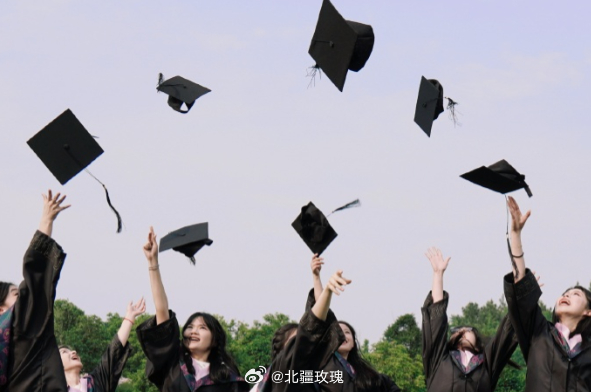 应届生说大疆是梦中情厂27届校招开启，科技大厂技术类岗位选择丰富，多地设有工作地