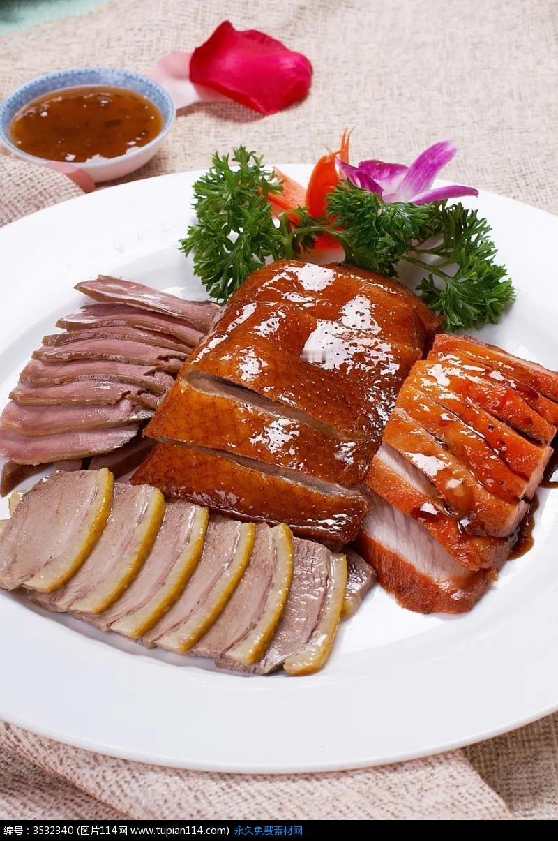 中国34个省级行政区最具代表性的特色美食：

北京：北京烤鸭
天津：狗不理包子