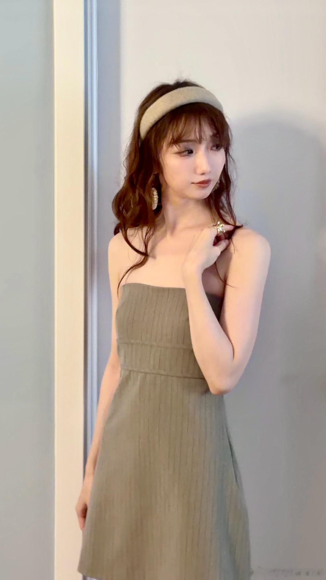 Muted Tones. 周三兔牙日