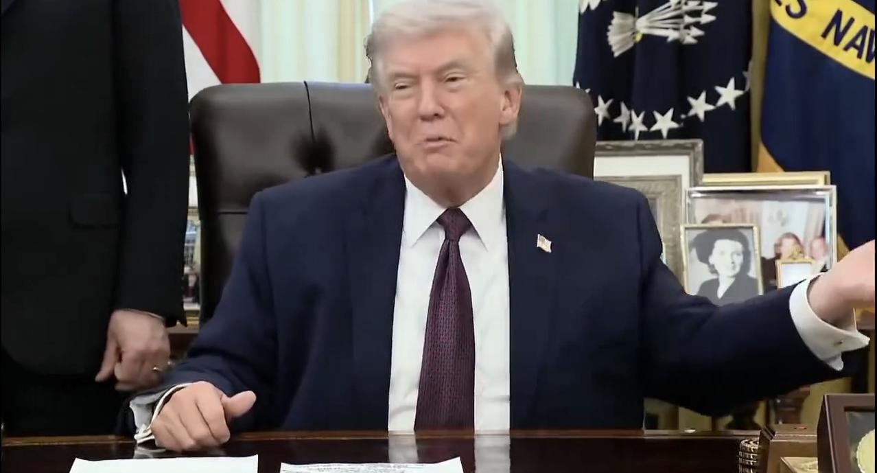 特朗普 ：“伊朗正在苦苦哀求达成协议，但美国假新闻媒体却渲染伊朗正在取得胜利”。