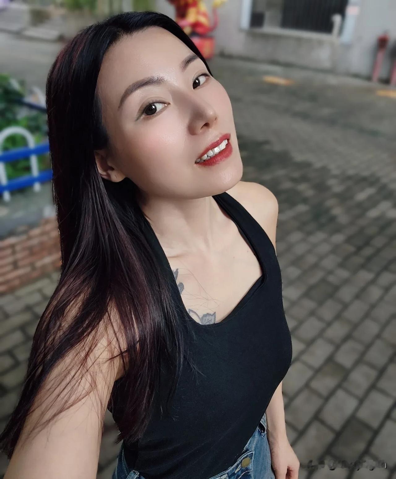 不必追求完美，知足常乐，平凡日子里藏着最真实的幸福。记录自己的点点滴滴 爱拍照爱