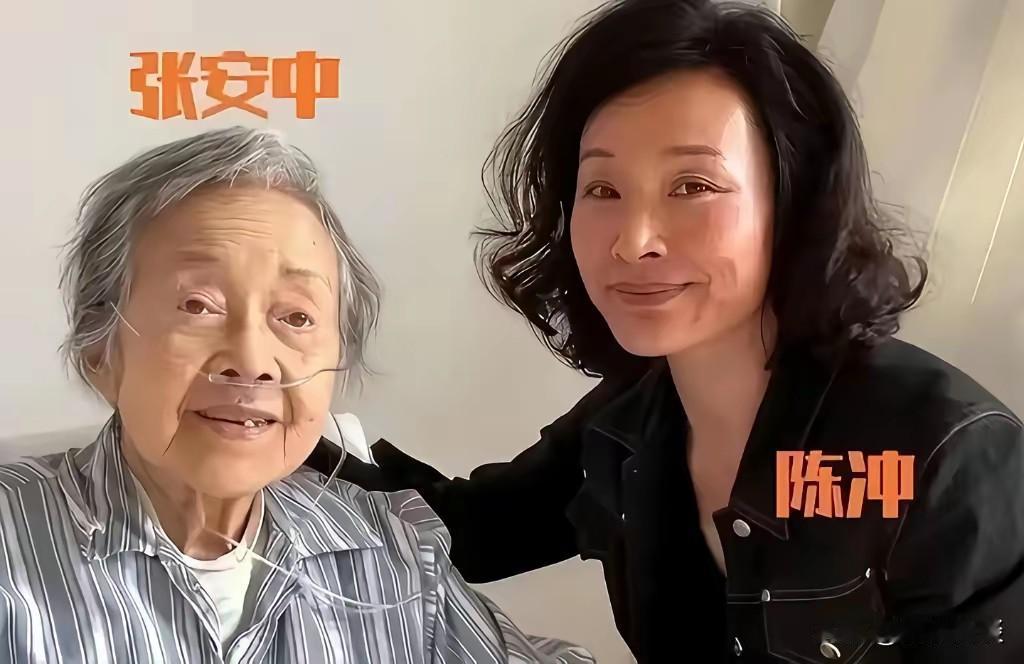 王铎谈到陈冲的母亲：老人家如今年岁很大，看着尽显苍老。
但翻看早年影像便能知晓，