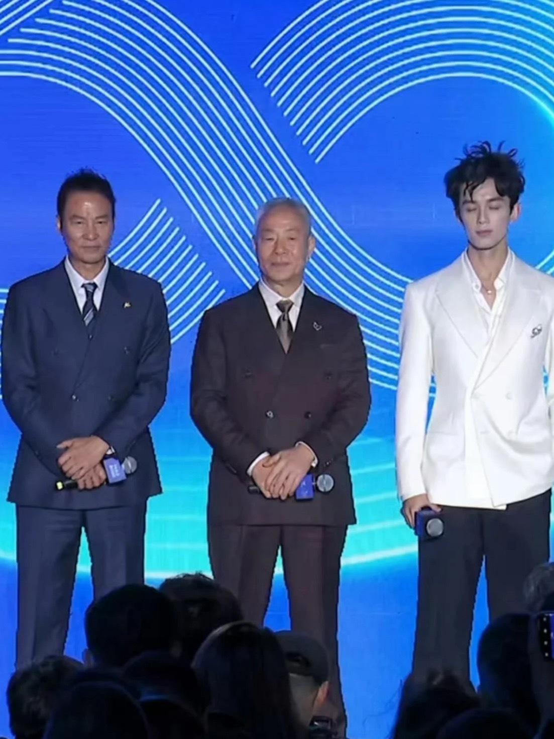 风，你不温柔！好久不见磊磊～ 