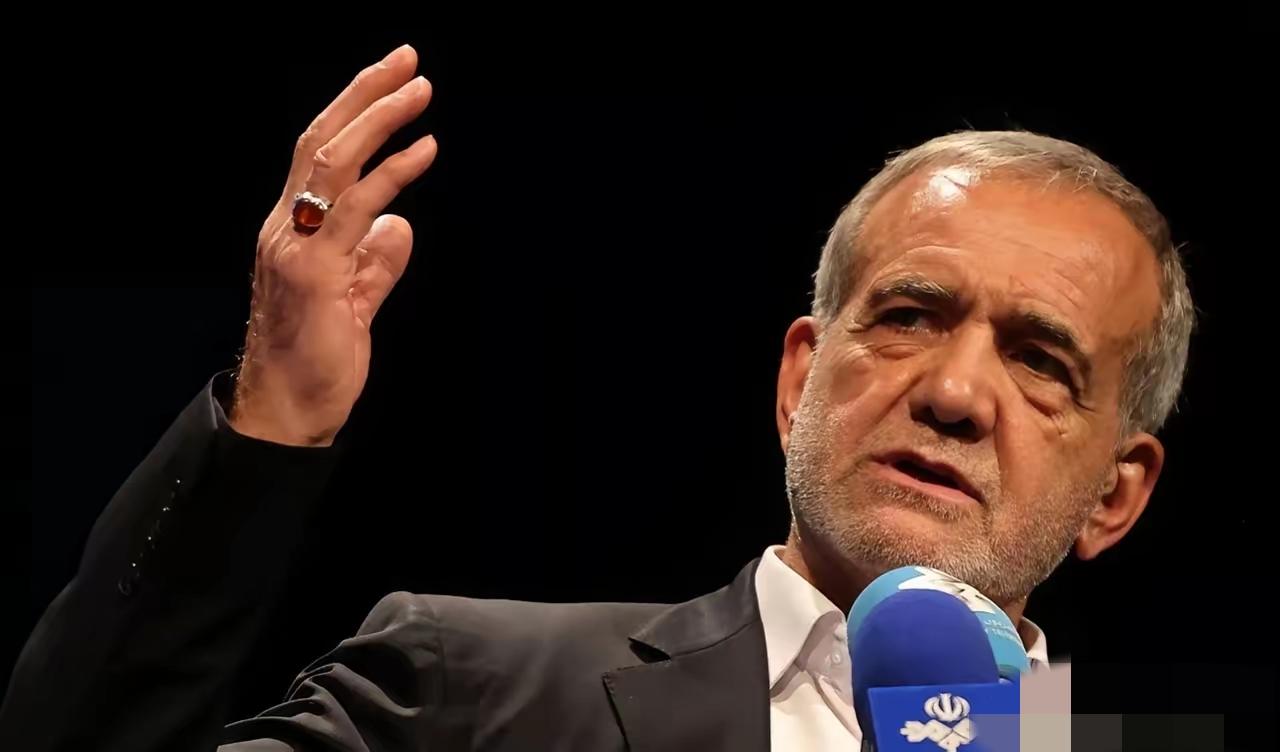 别再说什么佩泽希齐扬是内鬼了！真相藏在伊朗权力结构里！
 
很多人看他躲过袭击就