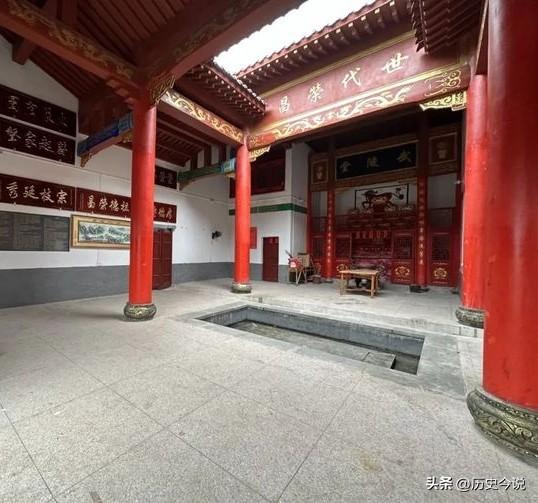 广东才女清华归，祠堂一联镇全族：才华从不用张扬
 
阅读此文前，诚邀您点击一下“