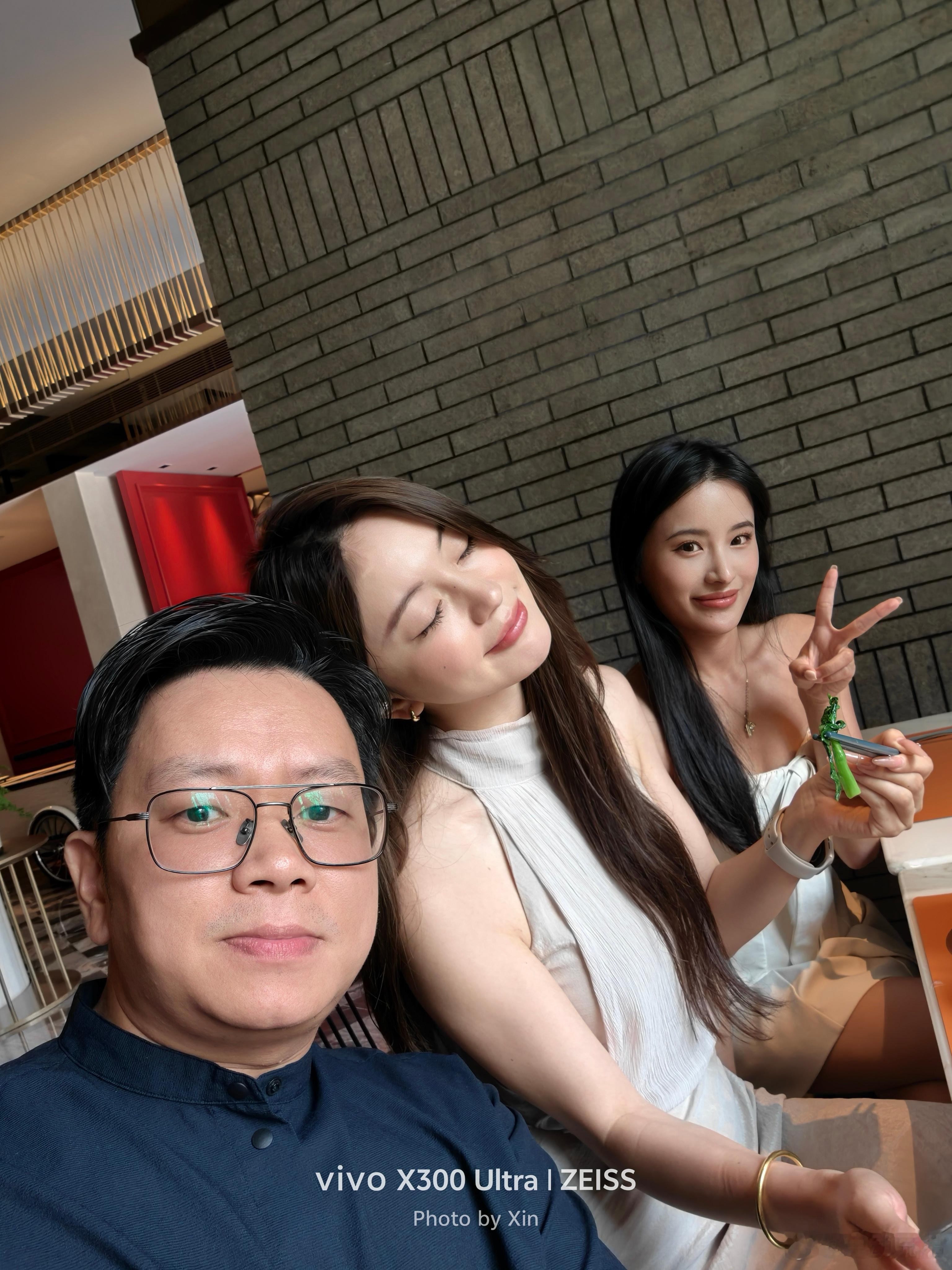 好久不见欧老师，和，合影留念。昨天突然有一些博主表扬我，我受宠若惊，这局面我是真