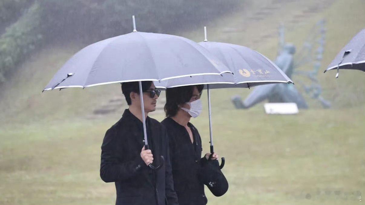 言承旭周渝民参加大S雕像揭幕仪式周渝民言承旭参加大S雕像揭幕仪式言承旭周渝民参加