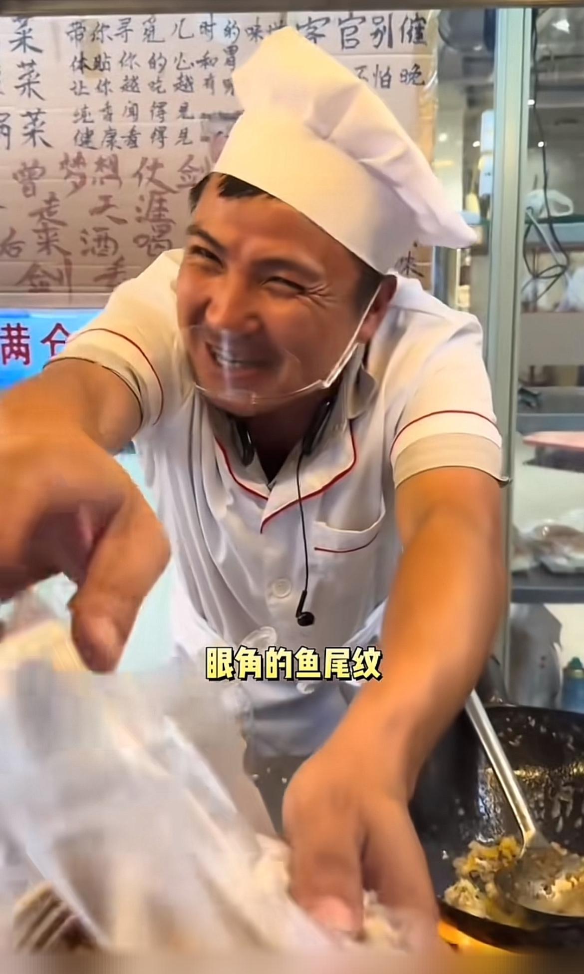 民间版沈腾和本尊真的是太像了，尤其是笑起来的眼角鱼尾纹，可以说是如出一辙，而且他
