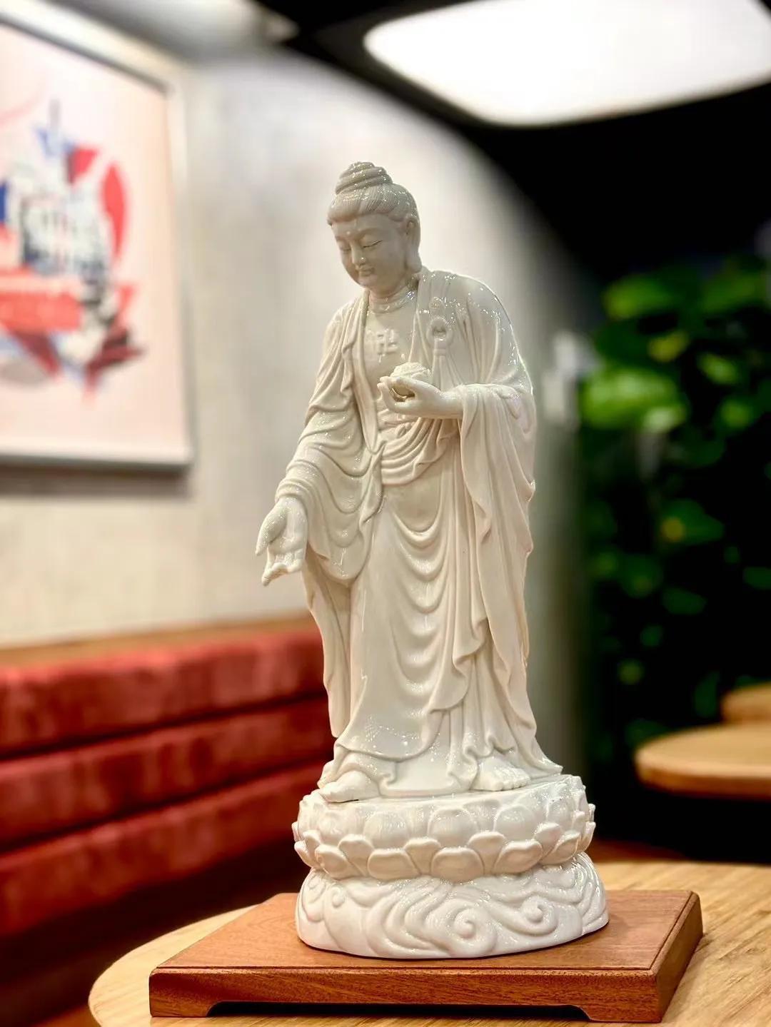真正的爱自己，是把握好生活里的每一次可以让你变得更好的机会，那些曾经的伤痛都会随