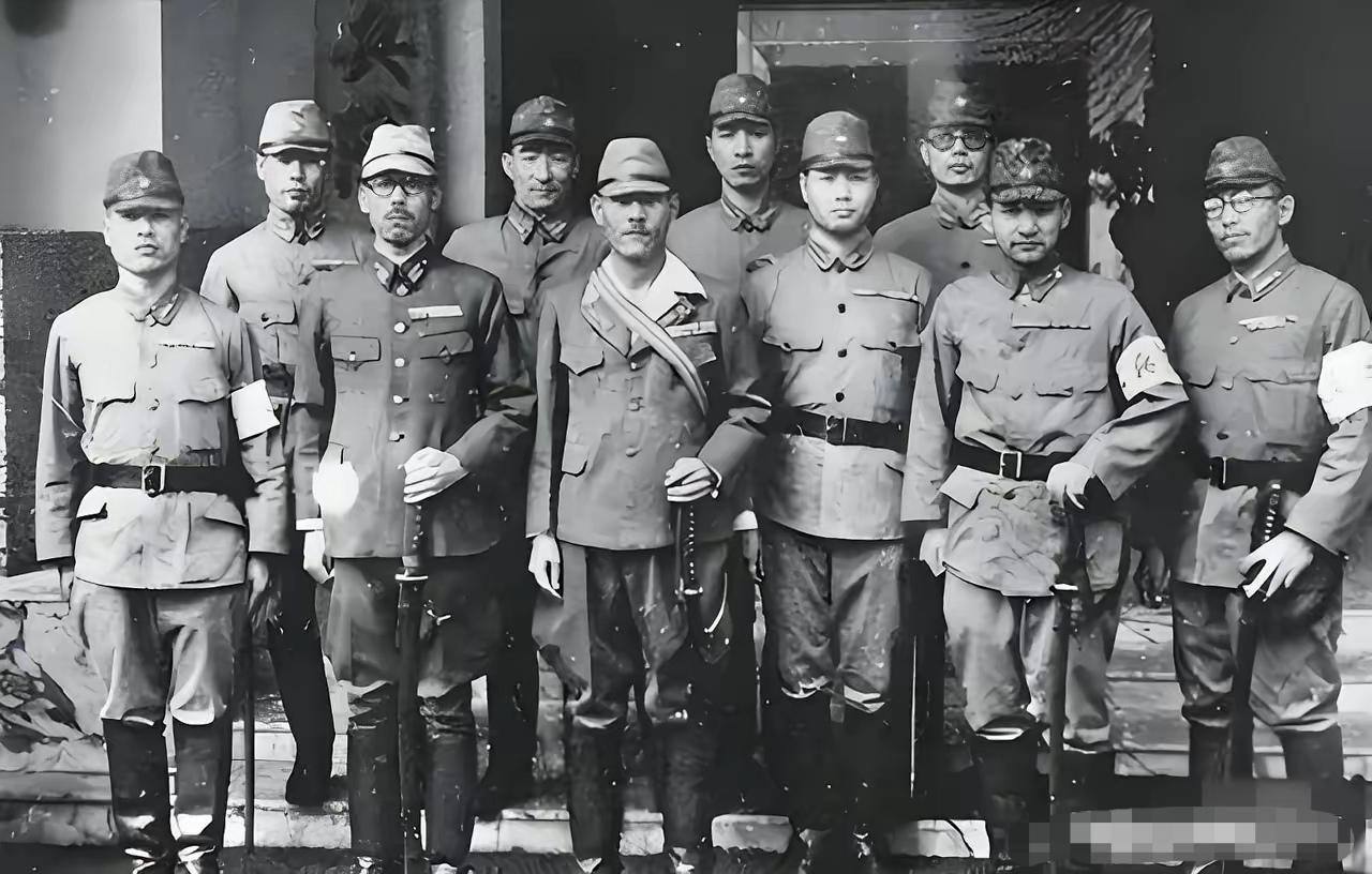 当年日本侵华之前，他们最擅长的间谍伪装，就是僧侣、搬运工、医生等，这样的身份能接