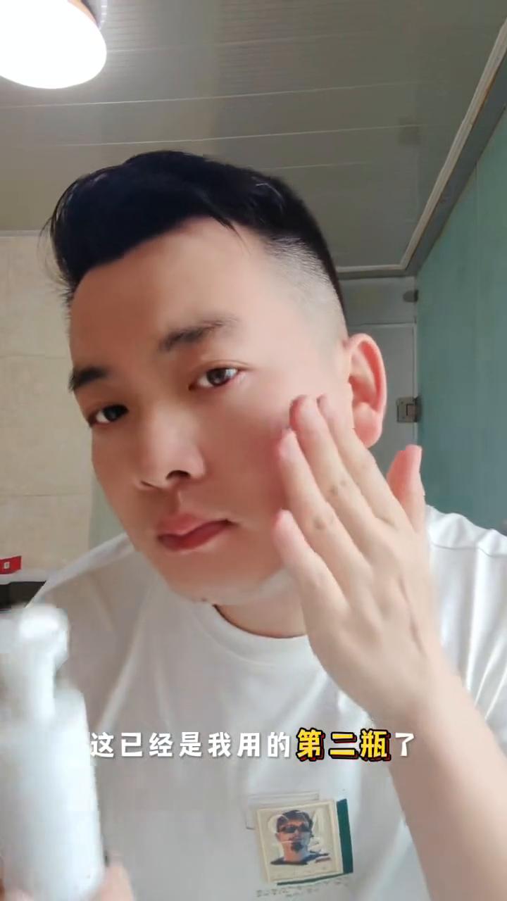 它居然比大牌还好用，这已经是我用的第二瓶了，真的很好用。买的时候一定要认准悦蕾玫