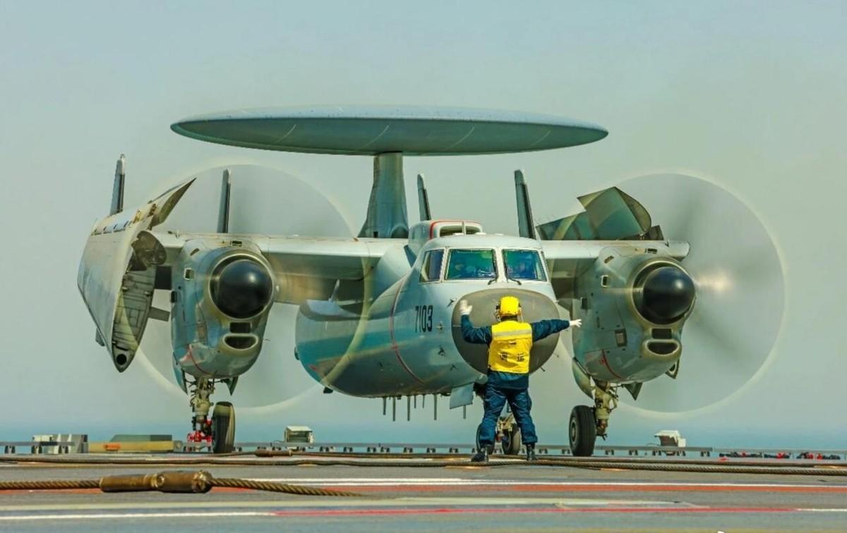 福建舰还有“新型舰载机”尚未公开？
22日，《解放军报》发文透露，近日我海军某航