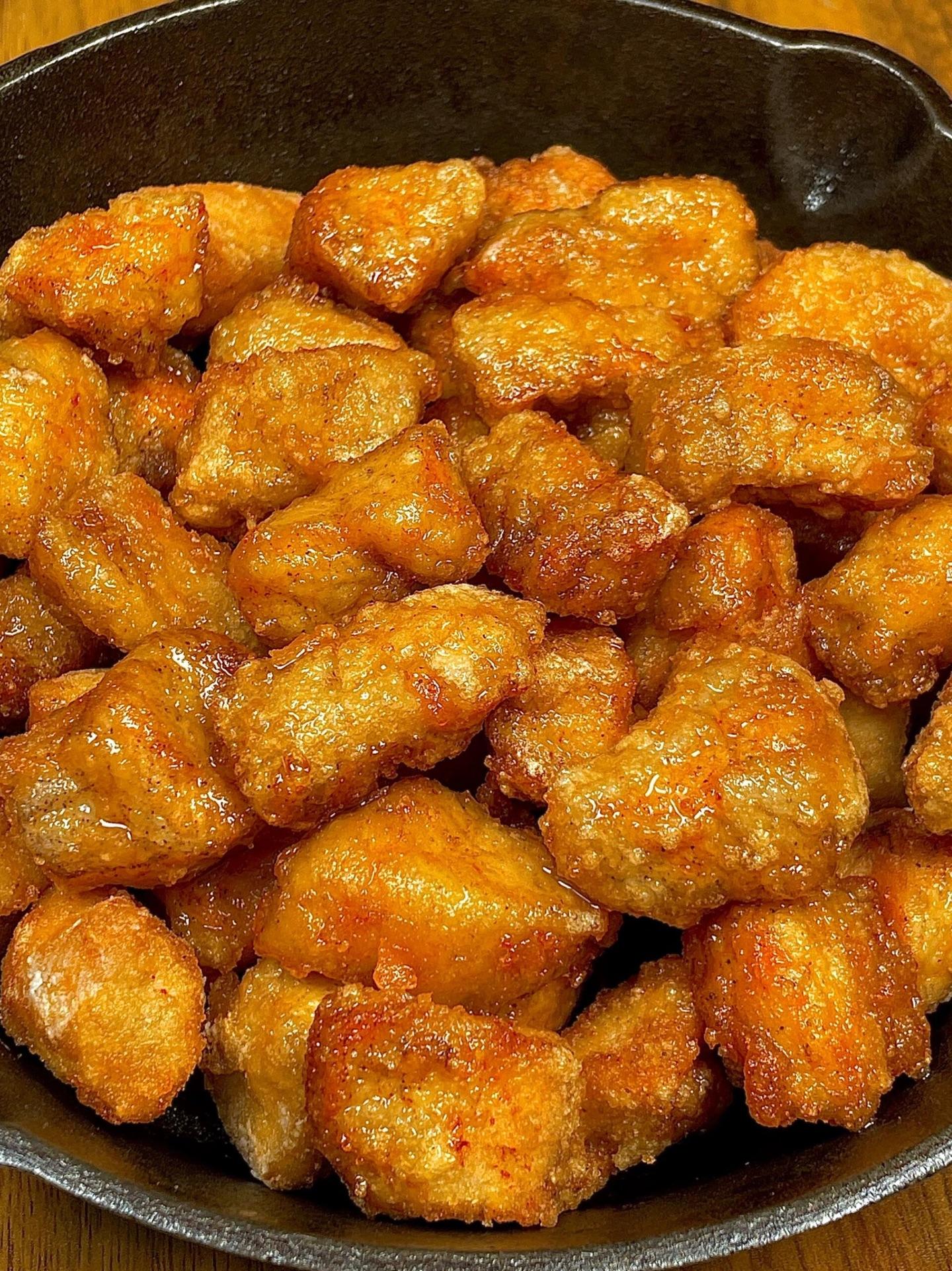 妈呀！赶快去试试这个椒盐鸡块吧。外酥里嫩的椒盐鸡块，泰香了！ 酥酥脆脆...