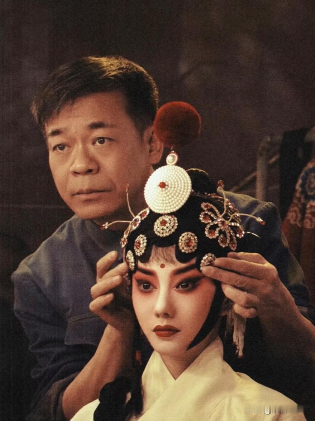 主角：81口火喷完，他把命还给了戏台。
苟师傅倒下去的时候，
嘴里还含着最后一口