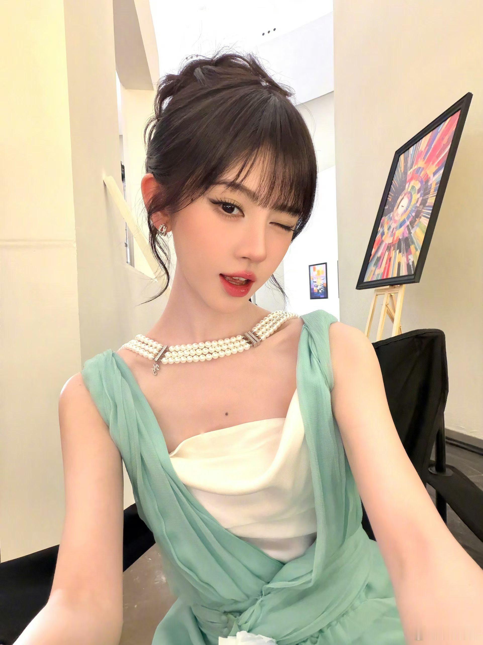 鞠婧祎cha第57次取消发送我看见了一只很萌的小猪 ​​​