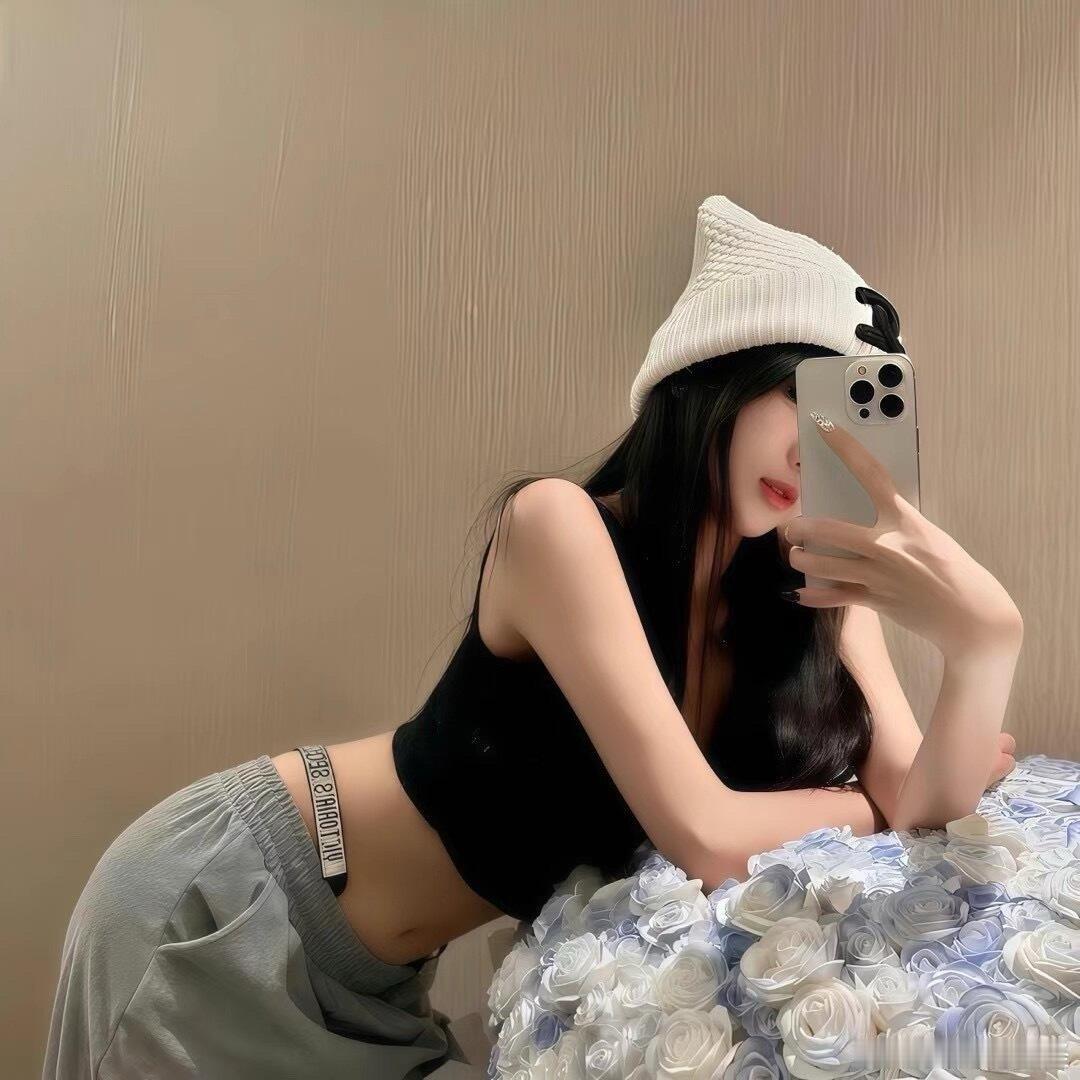 拍下幸福的瞬间 这样我也站在幸福里那么久没见你还是上不了台面 