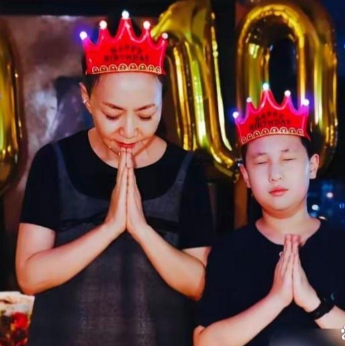 千万别小看宋丹丹，人情世故这一块，她真的玩明白了。
 
15年前林永健夫妻俩没钱
