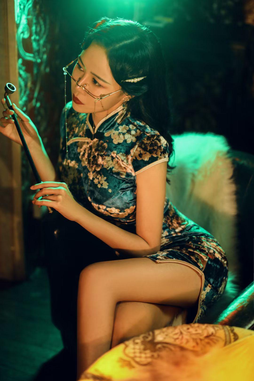 明艳的女人欲望写尽