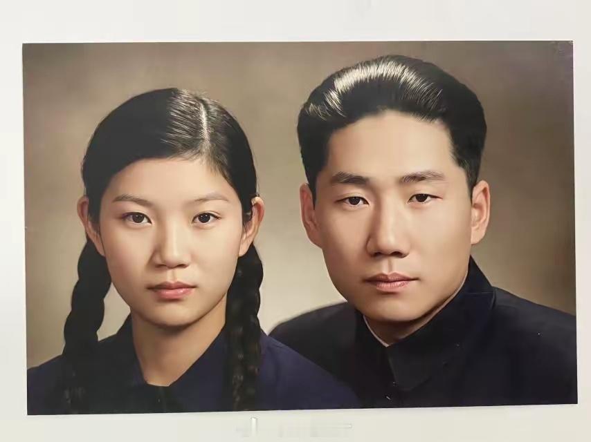 1949年，毛岸英与刘思齐的结婚登记照。
