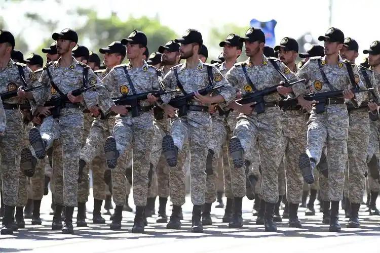 伊朗不怕美军空袭，也不怕街头暴徒，却被库尔德武装夺了一座城？德黑兰真正的噩梦开始