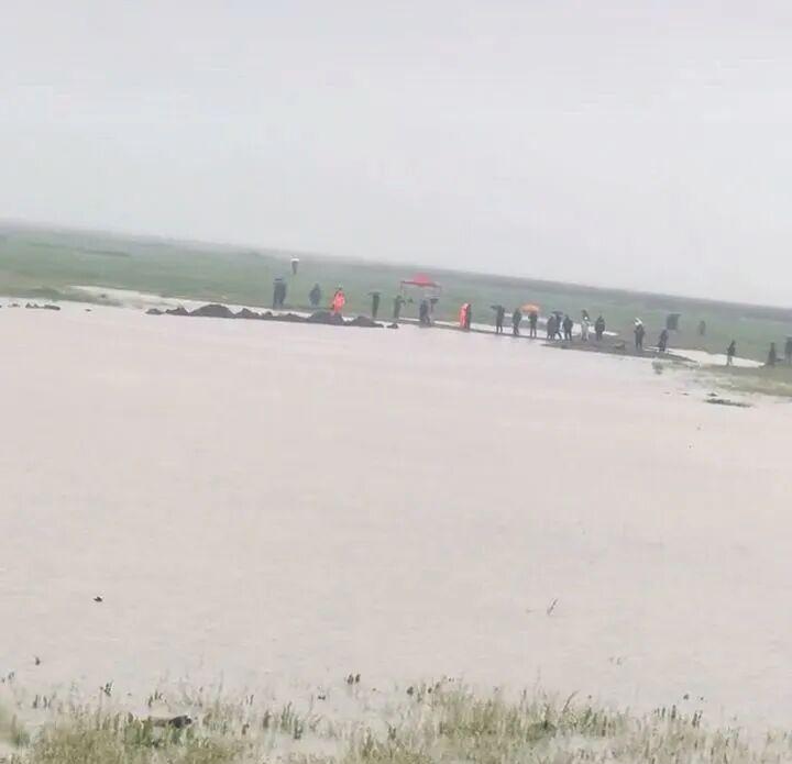 【痛心！失联女子确认身亡，遗体在离岸边10多米处被找到】3月26日，极目新闻记者