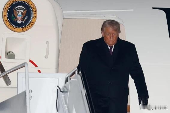 因加拿大和中国的贸易协议，特朗普威胁对加拿大征收100%关税，与卡尼的严重不和升