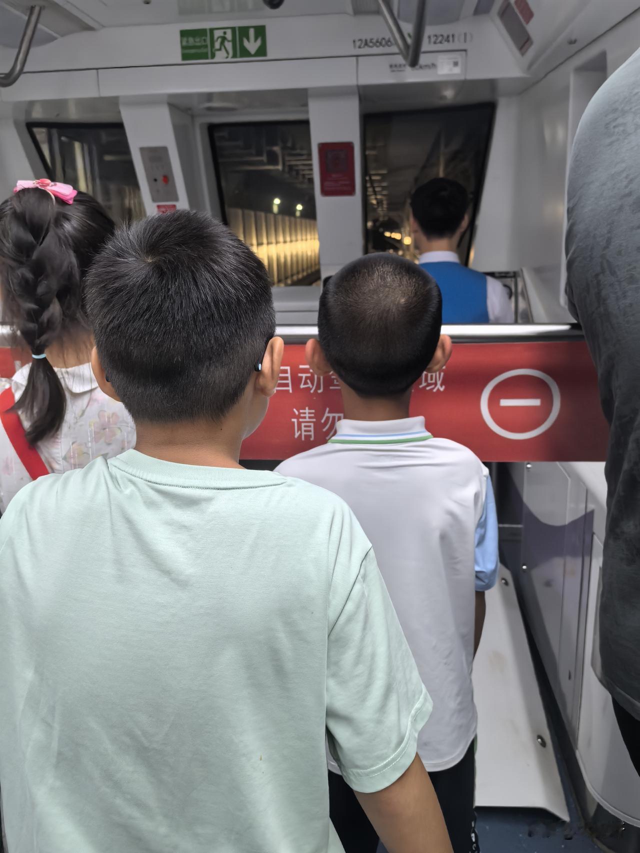 育儿是生命的礼物，不是“净损失”

这戳中许多父母内心最柔软处，也回应现代社会普