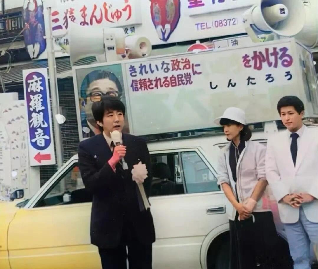 1980年，26岁的安倍晋三在街头演讲！ 