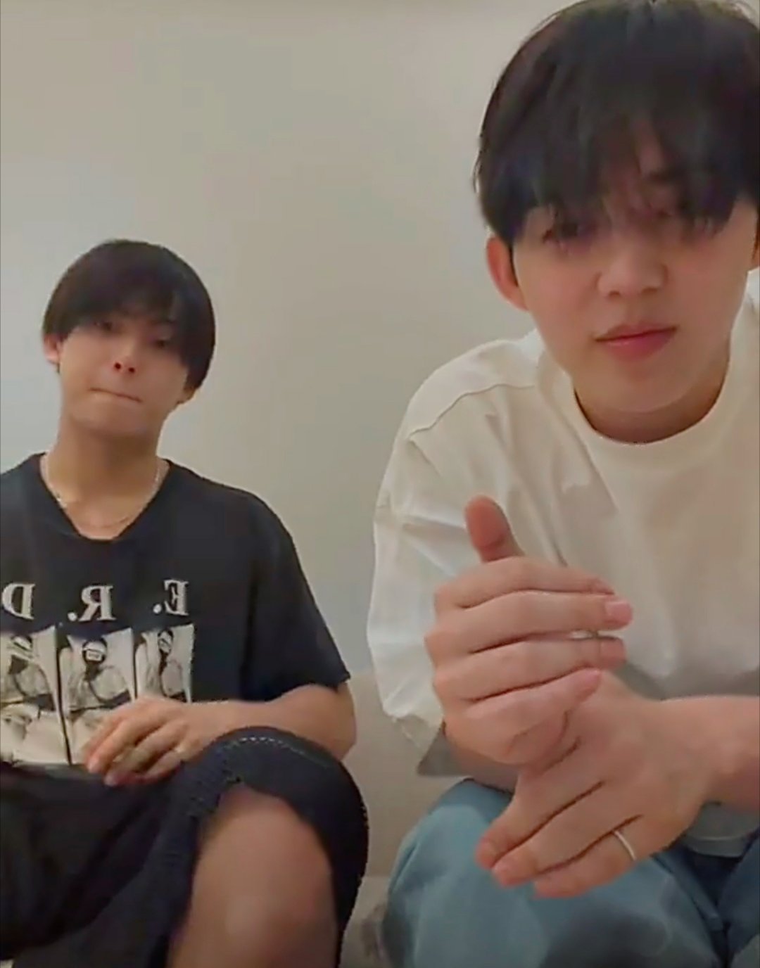 小黑蛋和小白蛋来直播啦啦啦啦啦！ 很萌的两只潦草小狗🥺 