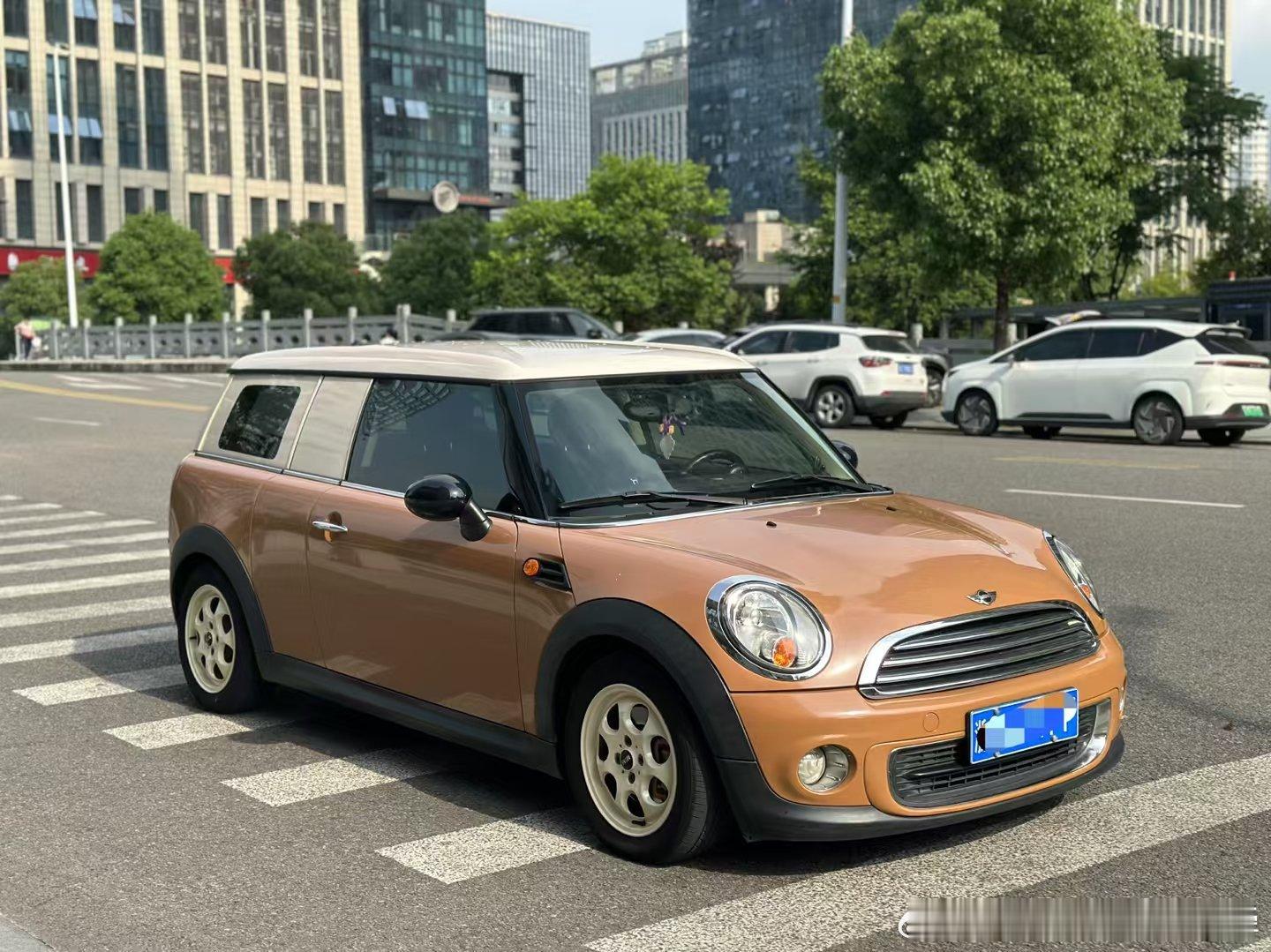 自带品味格调 宝马MiNi ONE CLUBMAN​经典对开门设计 内外复古装扮