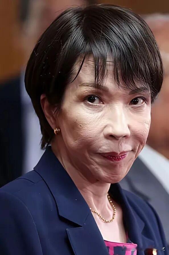 胜选没几天，高市早苗的獠牙已锋芒毕露，昭然若揭。

先是2月9日，日本防卫厅参加