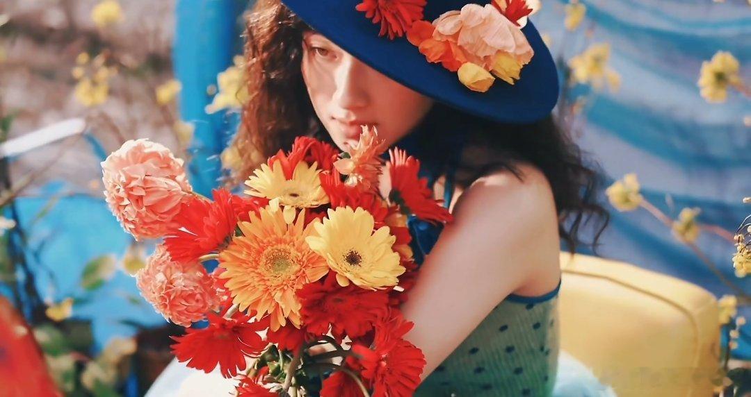 李兰迪出道十六周年营业大片好好看李兰迪出道十六周年快乐”