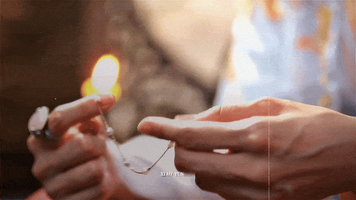 谁来懂一下李一桐这双手骨感好强啊 好美的一双手 给我牵一下[可怜][可怜][可怜