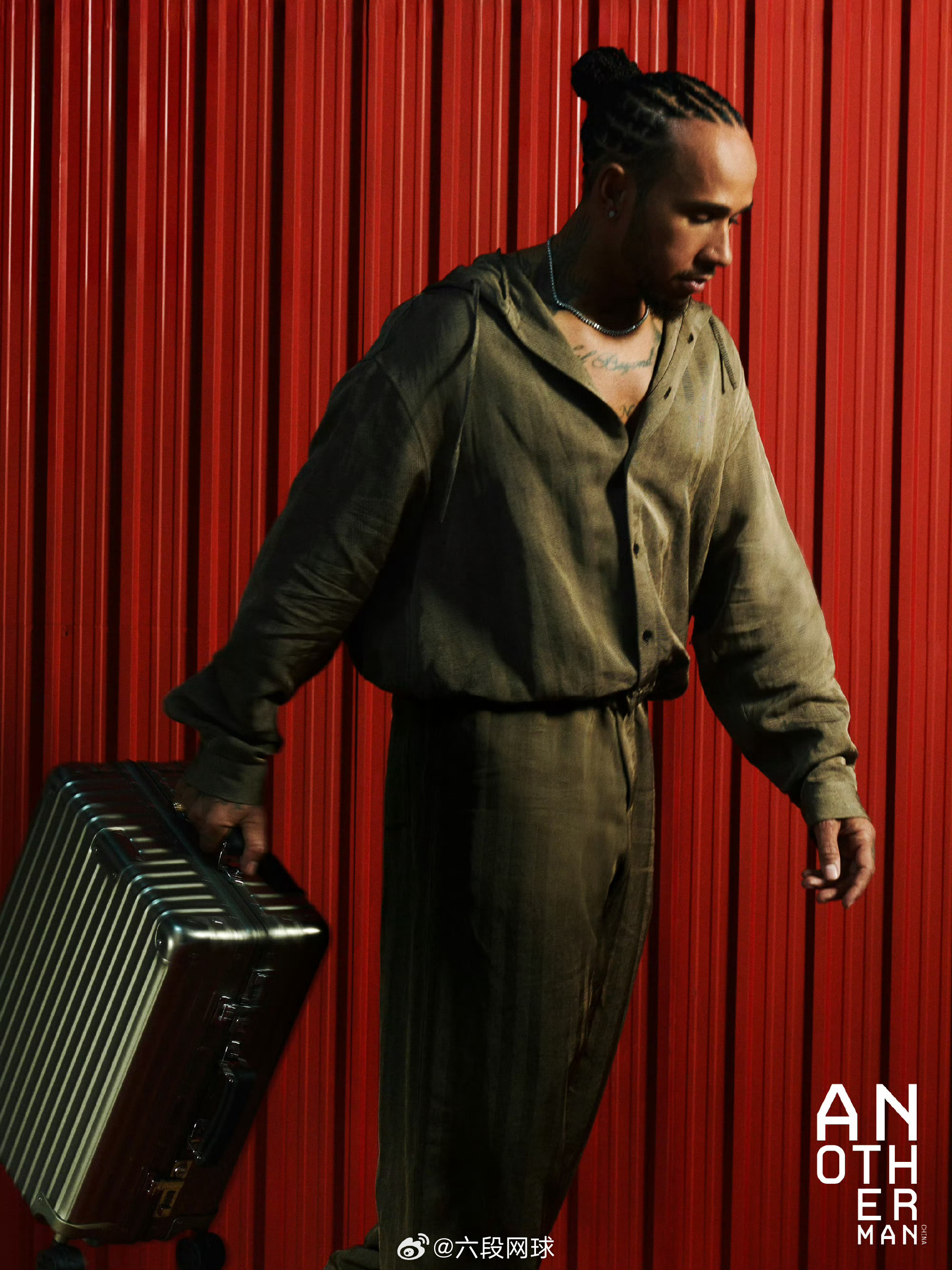 汉密尔顿AnotherMan开季封面F1汉密尔顿登Another Man开季封面