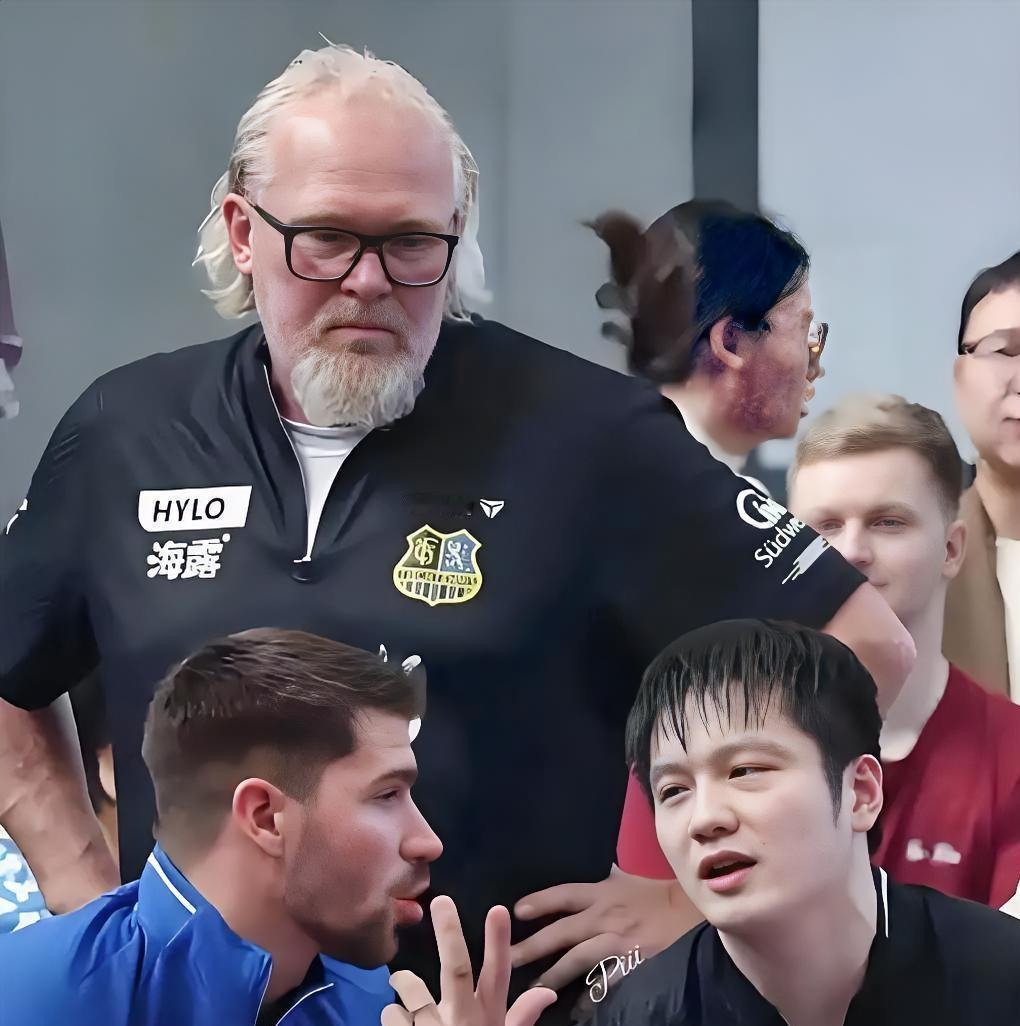 你知道樊振东在德国有多火吗？说出来你可能不信，一个中国乒乓球运动员，在德国硬生生