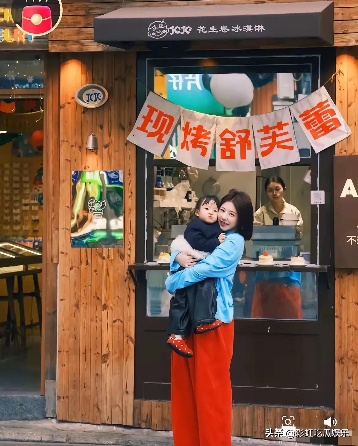 没想到王思聪女儿都这么大了，孩子真的一眨眼就长大了，黄一鸣刚官宣孩子就是王思聪的