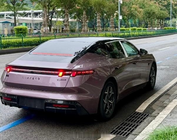 买车时最烦的就是“为用不上的配置买单”，尤其是辅助驾驶功能，要么高配才给全套，要