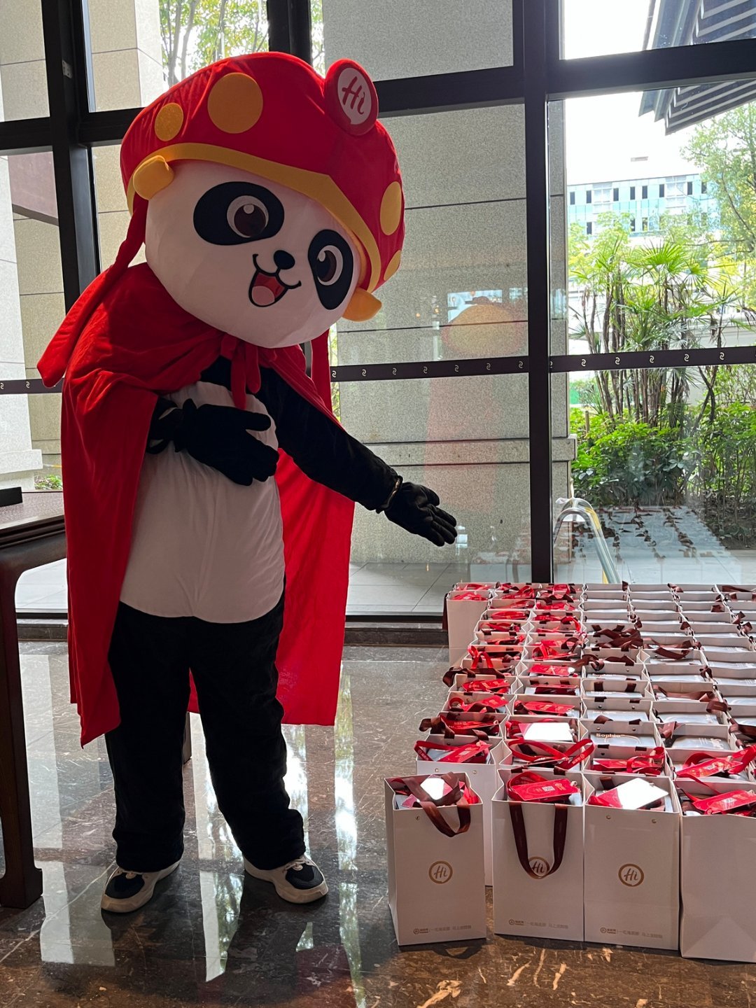 #海底捞是懂宠粉的# 海底捞的黑海会员也太幸福了吧，啥都给安排的妥妥的，还能吃免
