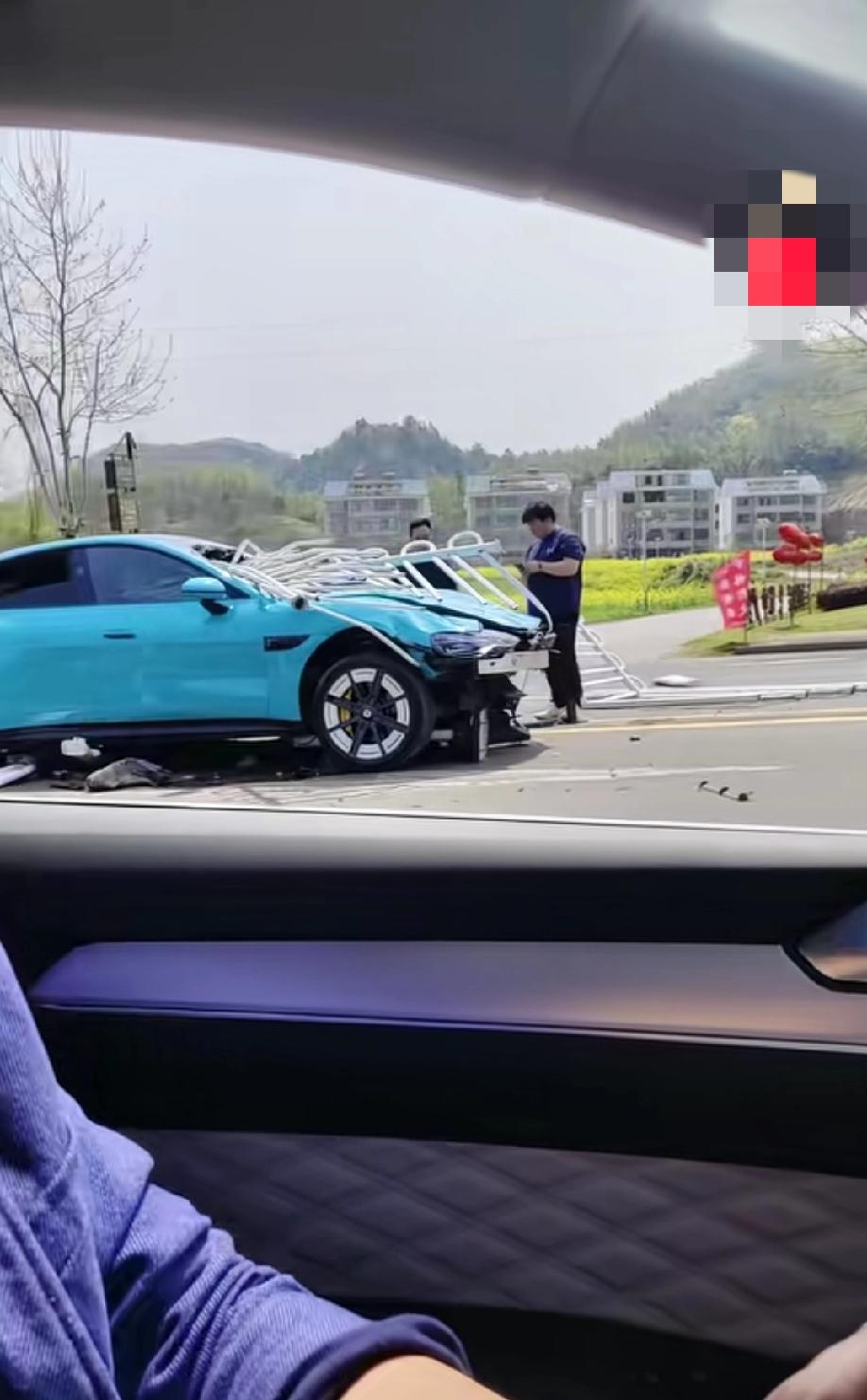 猜车环节:这是哪个品牌的电车？是新款还是老款？
好久没有关注这个品牌了，可这几天