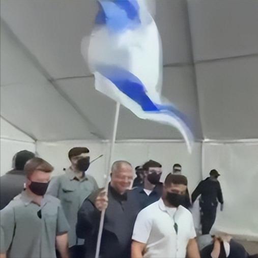 一个曾因支持恐怖组织、煽动种族仇恨被判刑的人，却当上了以色列国家安全部长。 他不