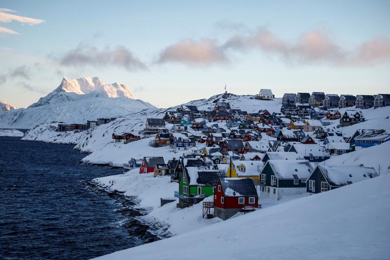 一、地缘战略价值

• 北极航道枢纽：格陵兰岛位于北极圈核心，是连接北美与欧亚的