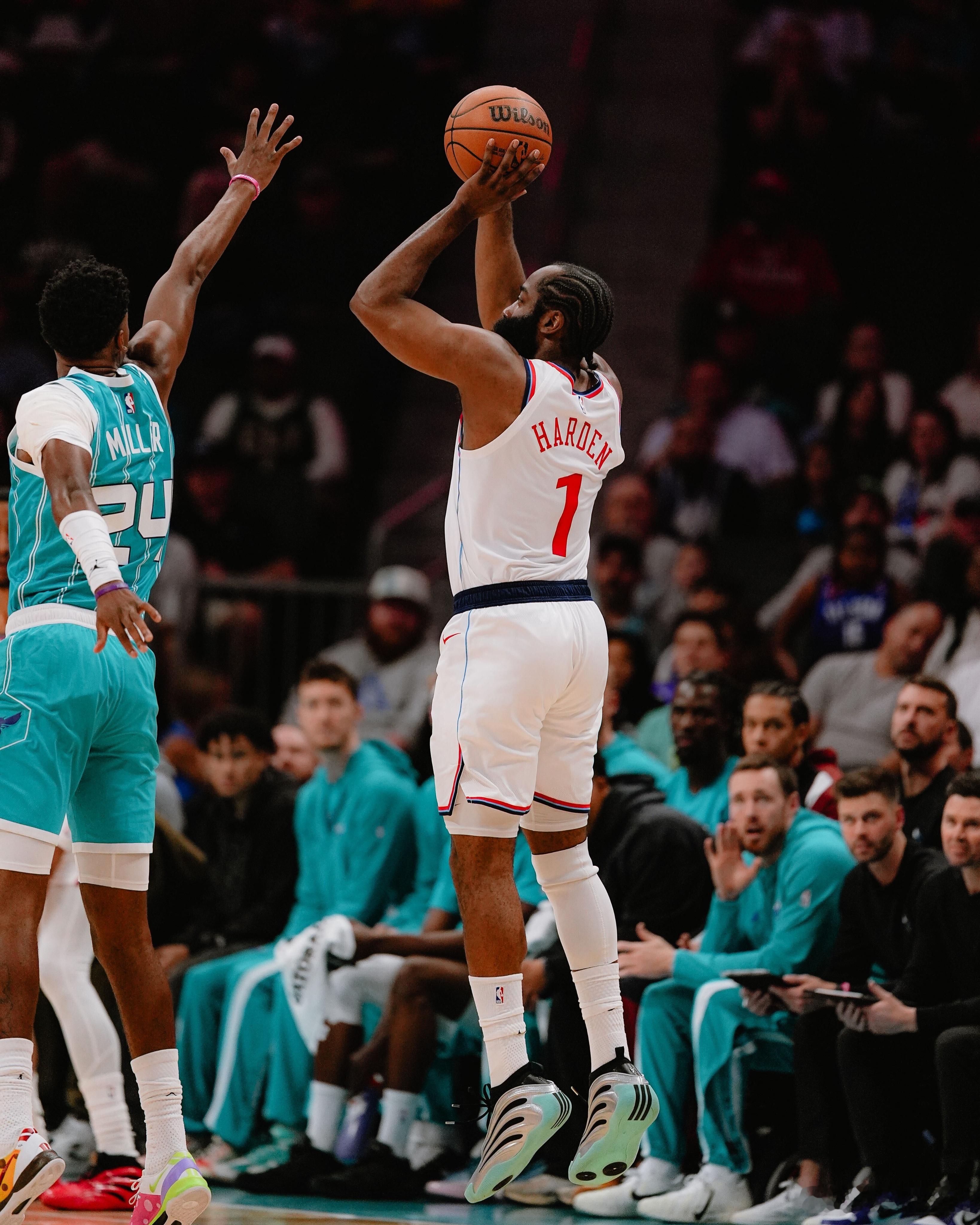 55分3板7助 W5L11[16/82]夜里的比赛，没起来看，四点多起来看了个比