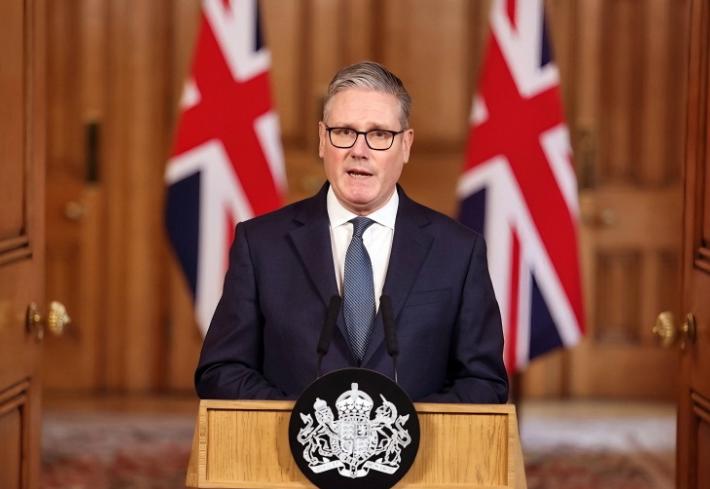 太尴尬了！英国首相不敢帮助特朗普的原因曝光了。

刚刚，美国媒体彭博社刊文分析认